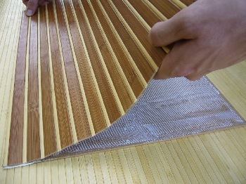 Spojenie bambusového materiálu s plochou lepenia.